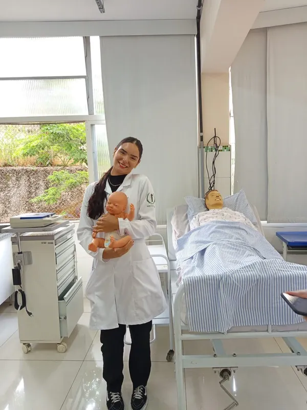 Lara Sivieri, aprovada em Medicina UEMG