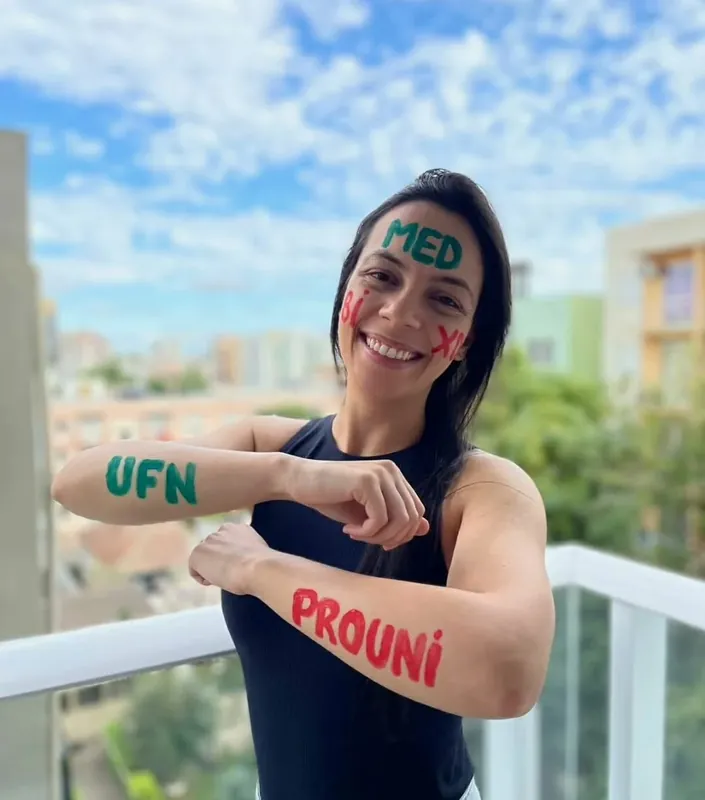 Nathalia Leal, aprovada em Medicina UFN (ProUni 100%)